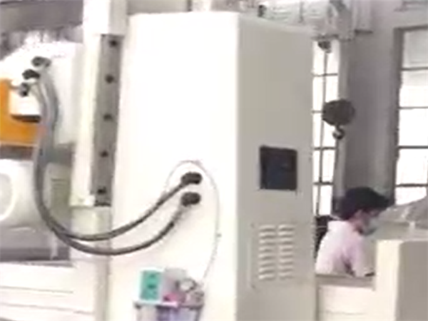 出机现场